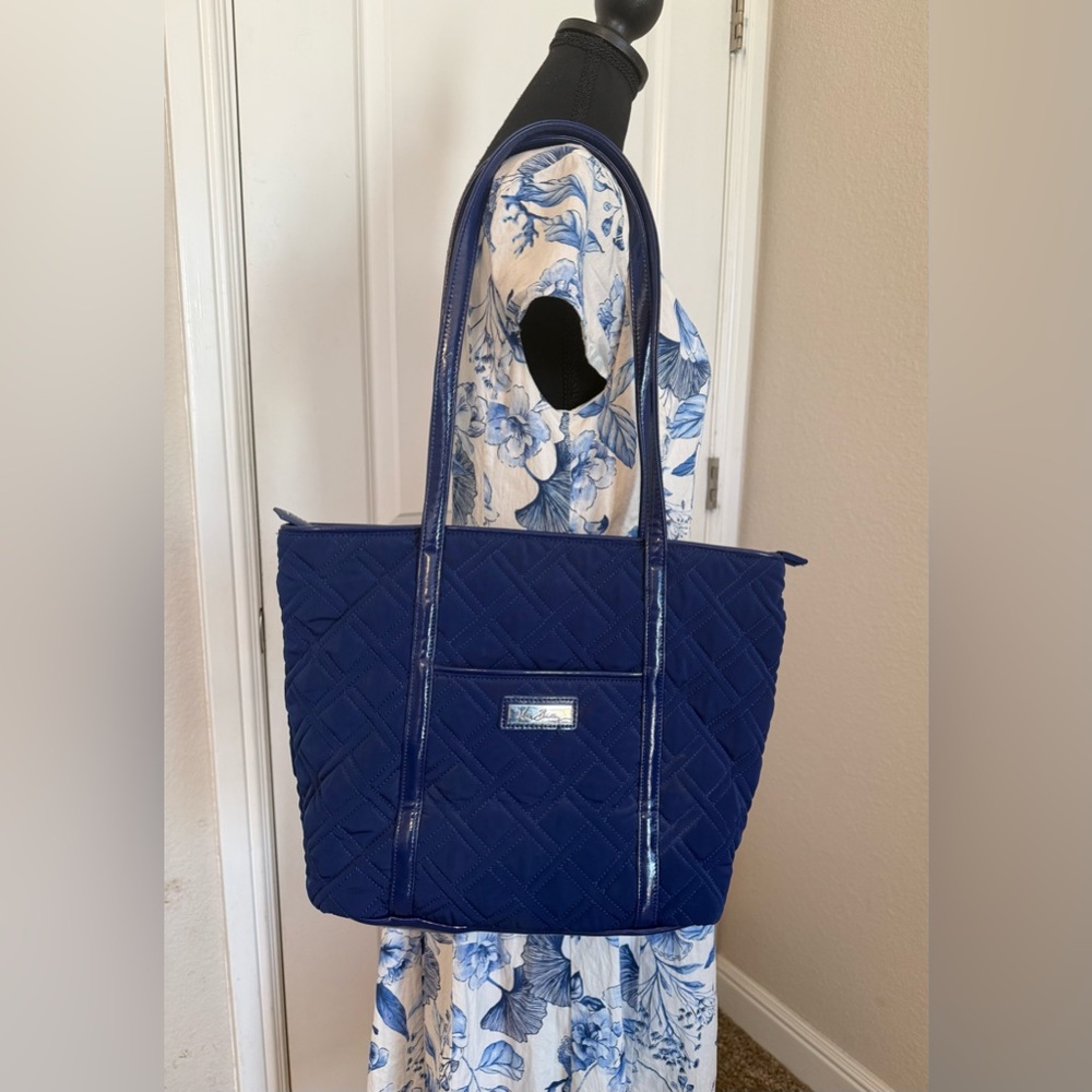 Vera Bradley Lapis Blue Lg Trimmed Classic Tote Shoulder Bag inside pockets